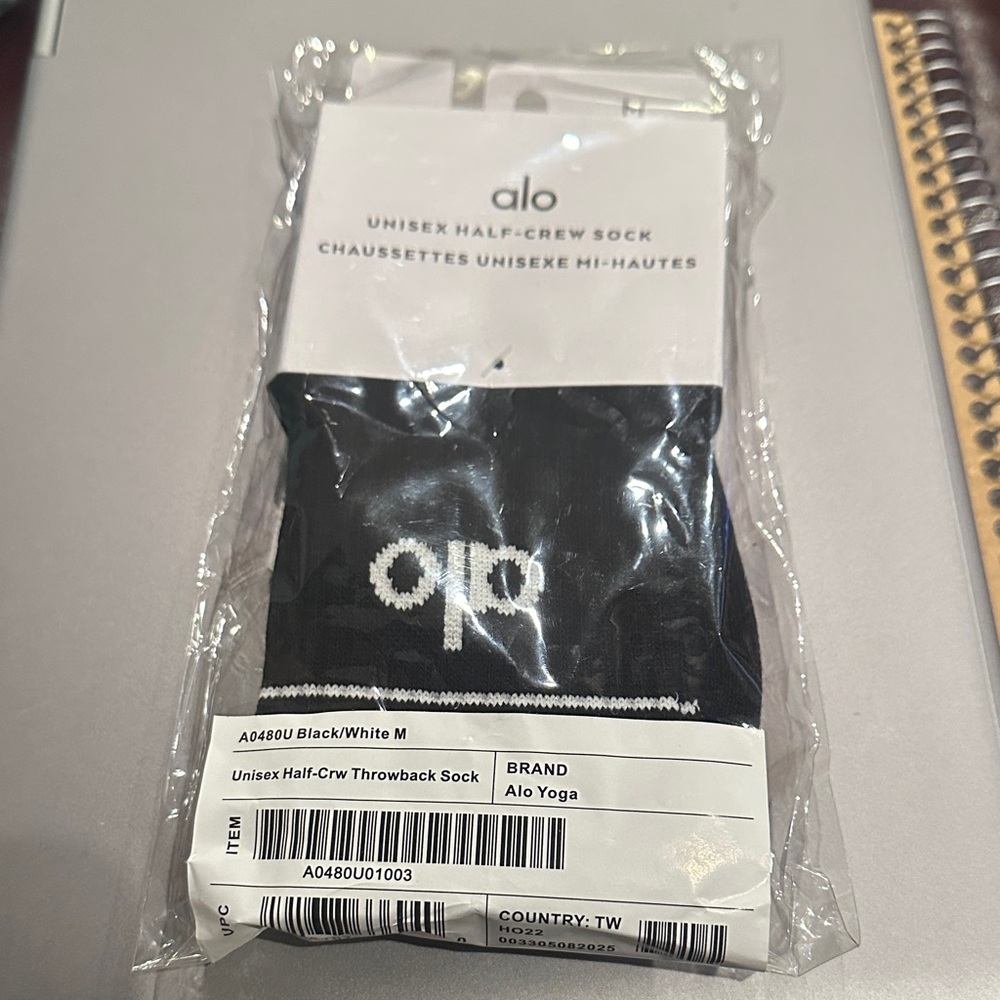 ALO Yoga Black Half-Crew Throwback Socks